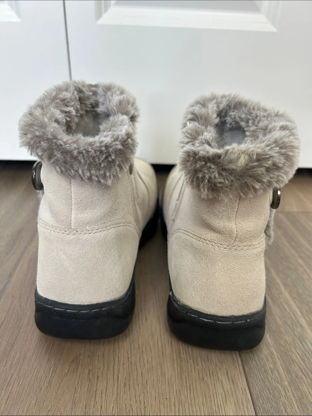 Khombu Light Beige Faux-Fur Suede Ankle Winter Boots Size 8